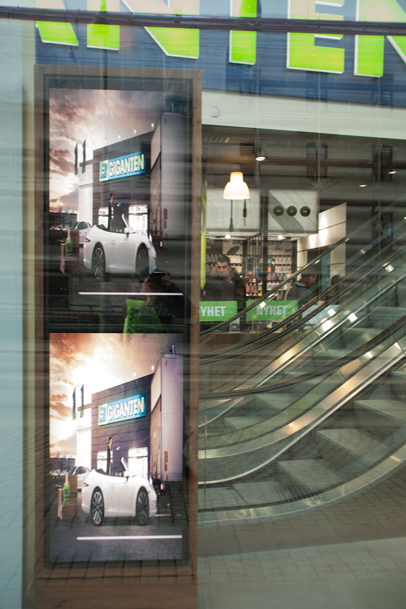 Bild 26: Proportionerna stämmer inte då Elgigantens skärmar i skyltfönstret roterats 90 grader.